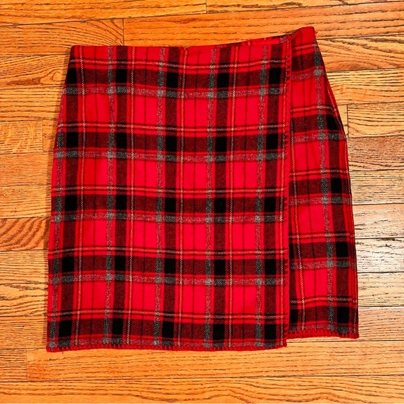 Eddie Bauer Dresses & Skirts - Eddie Bauer Wool Plaid Side Zip Faux Wrap Skirt, like new, fully lined Size 8